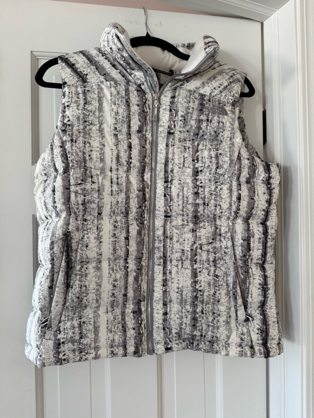 The North Face Down Puffer Vest Women’s Medium Gray White Print Full Zip